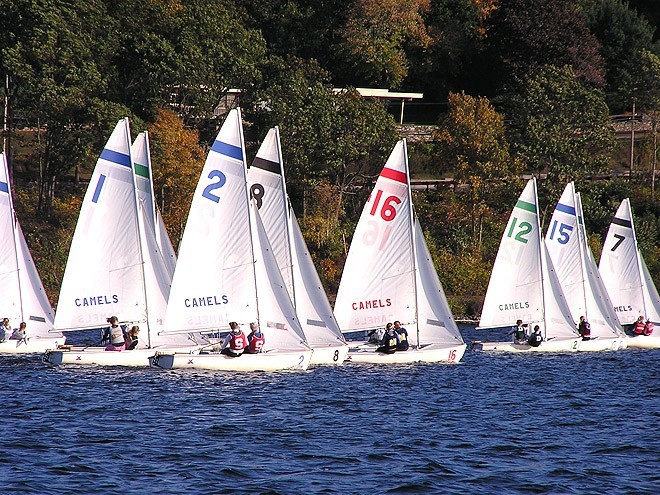 A start in the Women’s Stu Nelson Trophy at Connecticut College. © Ken Legler